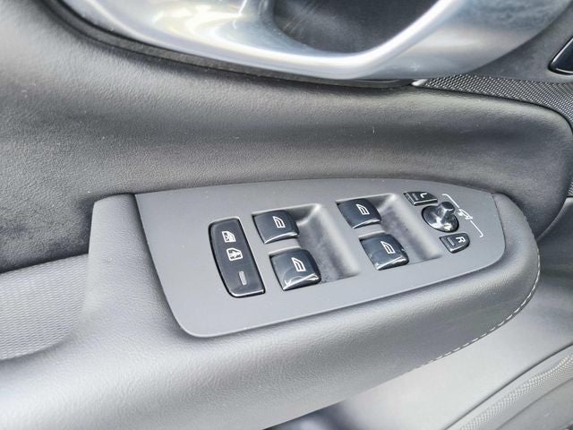 2024 Volvo XC90 B5 Plus